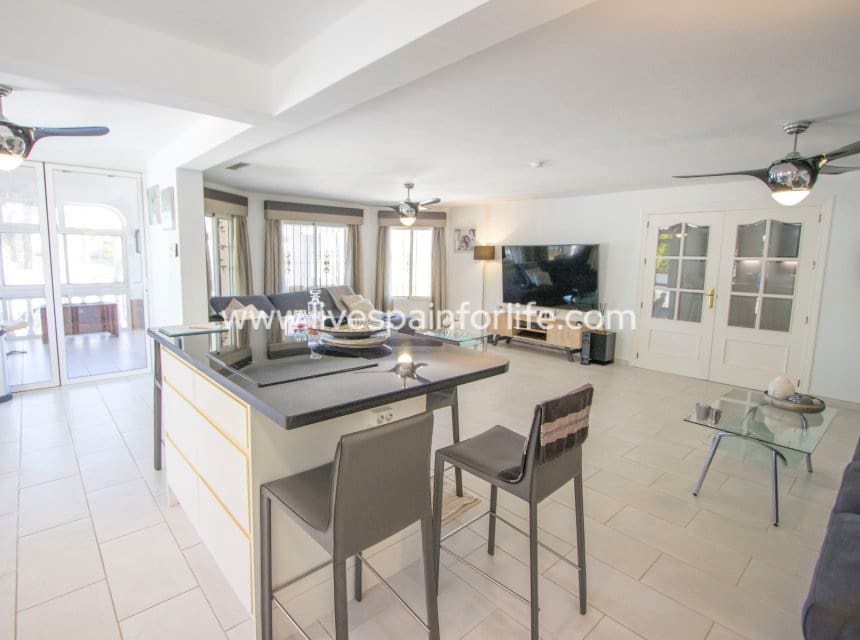 4 bedroom Finca/Country House for sale in Catral with pool garage - € 549,000 (Ref: 10007868)