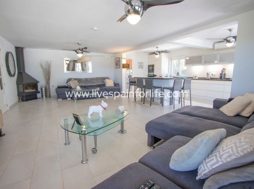 4 bedroom Finca/Country House for sale in Catral with pool garage - € 549,000 (Ref: 10007868)