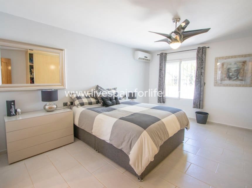 4 bedroom Finca/Country House for sale in Catral with pool garage - € 549,000 (Ref: 10007868)