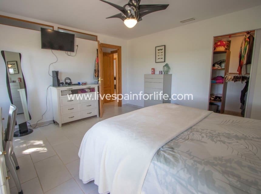 4 bedroom Finca/Country House for sale in Catral with pool garage - € 549,000 (Ref: 10007868)