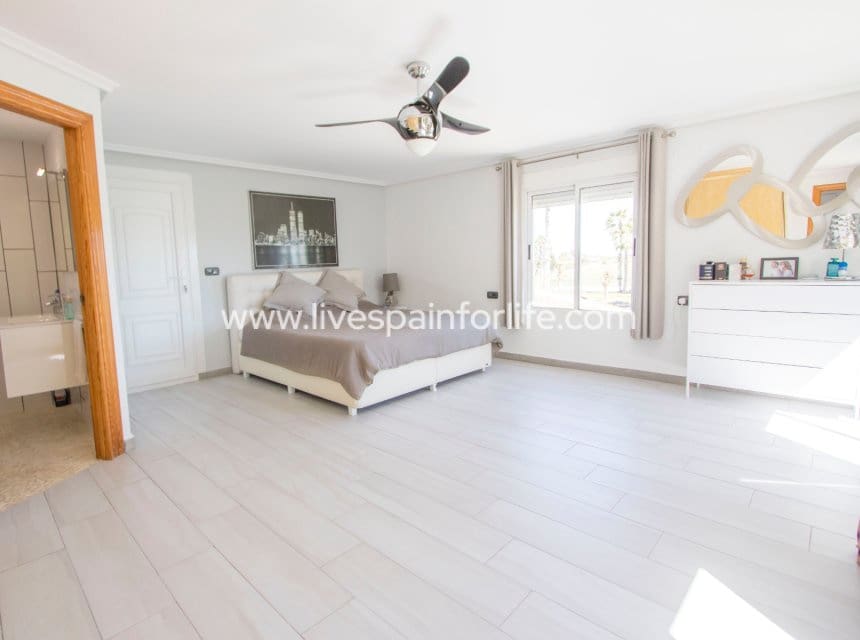4 bedroom Finca/Country House for sale in Catral with pool garage - € 549,000 (Ref: 10007868)