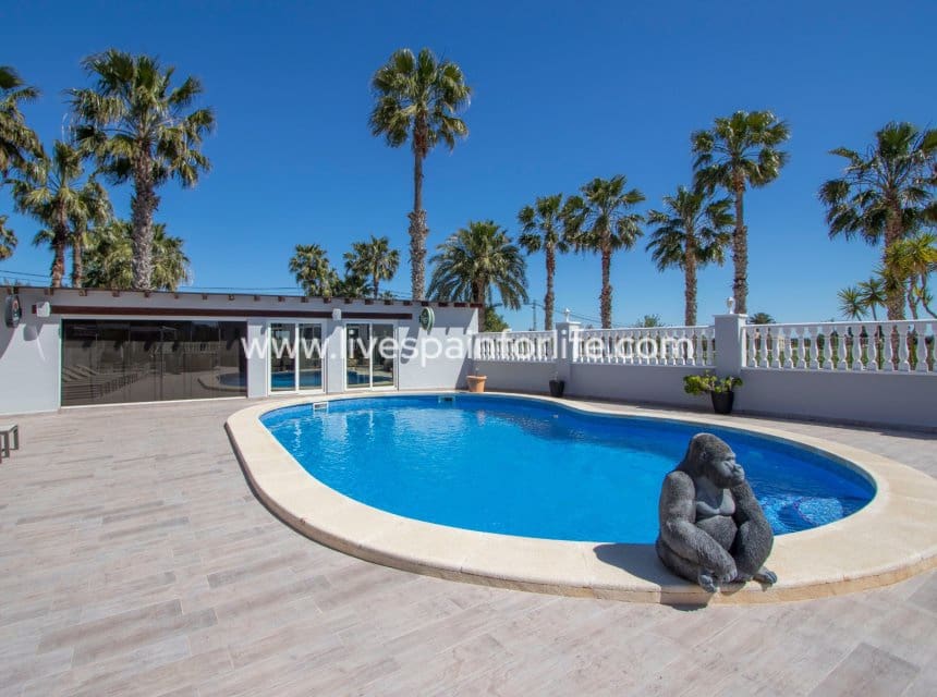 4 bedroom Finca/Country House for sale in Catral with pool garage - € 549,000 (Ref: 10007868)