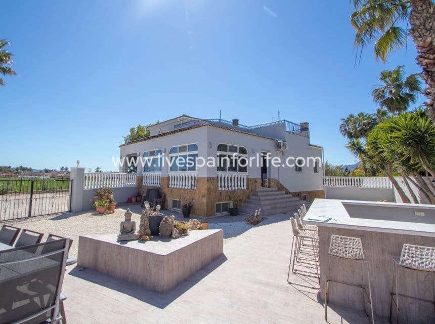4 bedroom Finca/Country House for sale in Catral with pool garage - € 549,000 (Ref: 10007868)