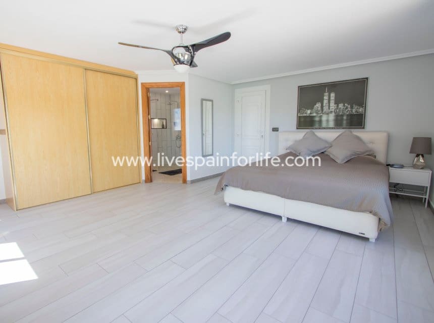 4 sovrum Finca/Hus på landet till salu i Catral med pool garage - 549 000 € (Ref: 10035952)