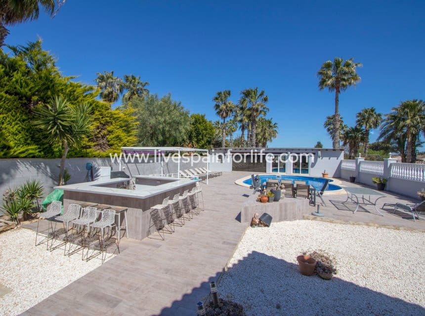 4 sovrum Finca/Hus på landet till salu i Catral med pool garage - 549 000 € (Ref: 10035952)