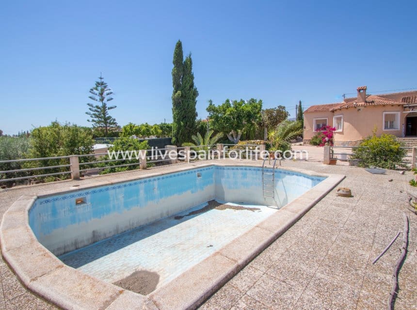 3 soveværelse Finca/Landehus til salg i Albatera med swimmingpool garage - € 349.000 (Ref: 10035953)