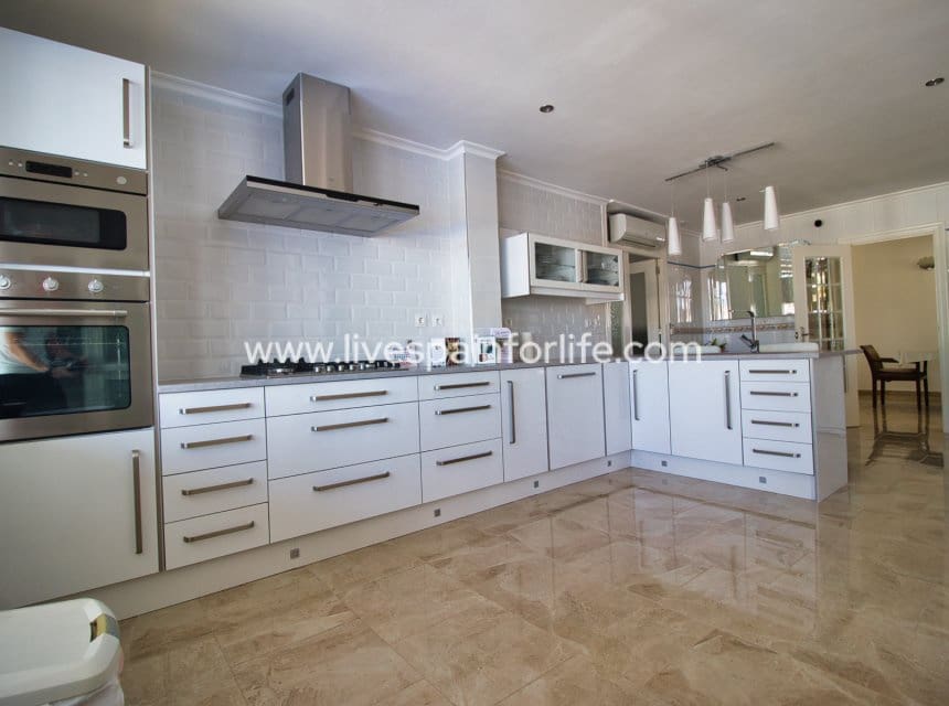 5 chambre Finca/Maison de Campagne à vendre à Albatera avec piscine - 560 000 € (Ref: 10035954)