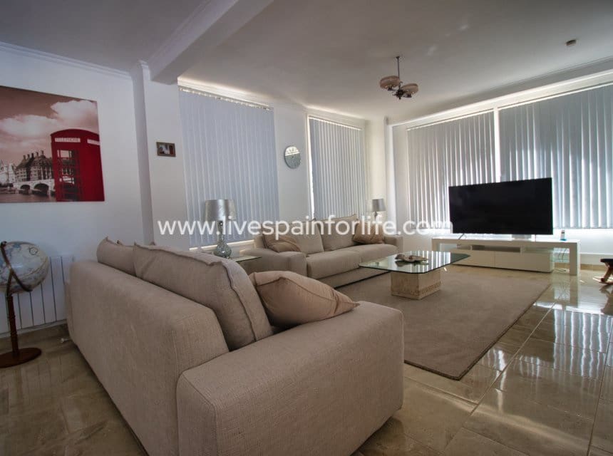 5 chambre Finca/Maison de Campagne à vendre à Albatera avec piscine - 560 000 € (Ref: 10035954)