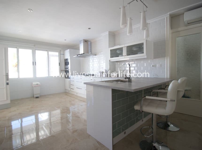 5 chambre Finca/Maison de Campagne à vendre à Albatera avec piscine - 560 000 € (Ref: 10035954)