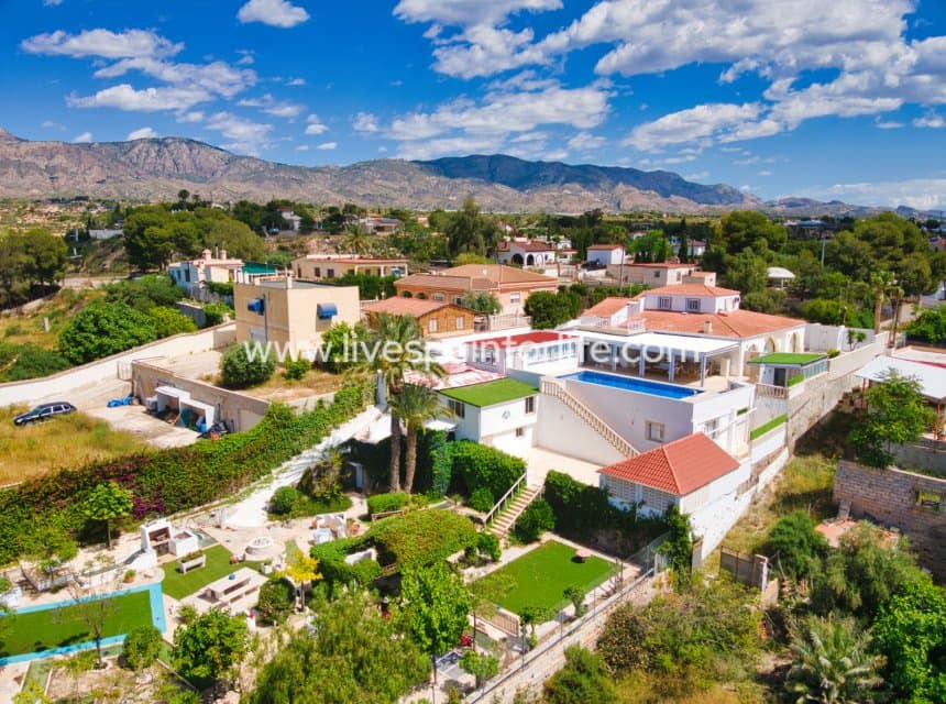 5 chambre Finca/Maison de Campagne à vendre à Albatera avec piscine - 560 000 € (Ref: 10035954)