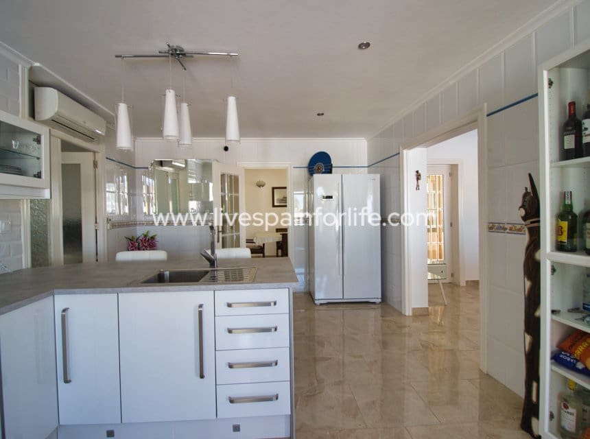 5 chambre Finca/Maison de Campagne à vendre à Albatera avec piscine - 560 000 € (Ref: 10035954)