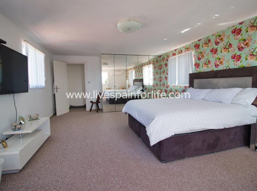 5 chambre Finca/Maison de Campagne à vendre à Albatera avec piscine - 560 000 € (Ref: 10035954)