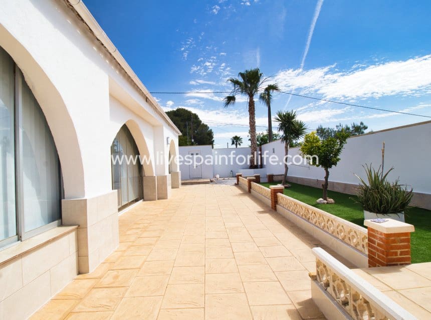 5 chambre Finca/Maison de Campagne à vendre à Albatera avec piscine - 560 000 € (Ref: 10035954)