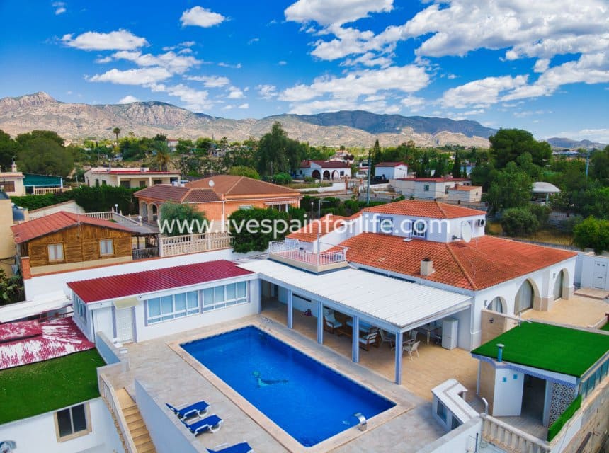 5 chambre Finca/Maison de Campagne à vendre à Albatera avec piscine - 560 000 € (Ref: 10035954)
