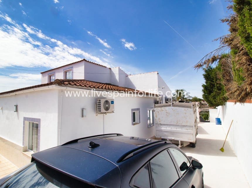 5 chambre Finca/Maison de Campagne à vendre à Albatera avec piscine - 560 000 € (Ref: 10035954)
