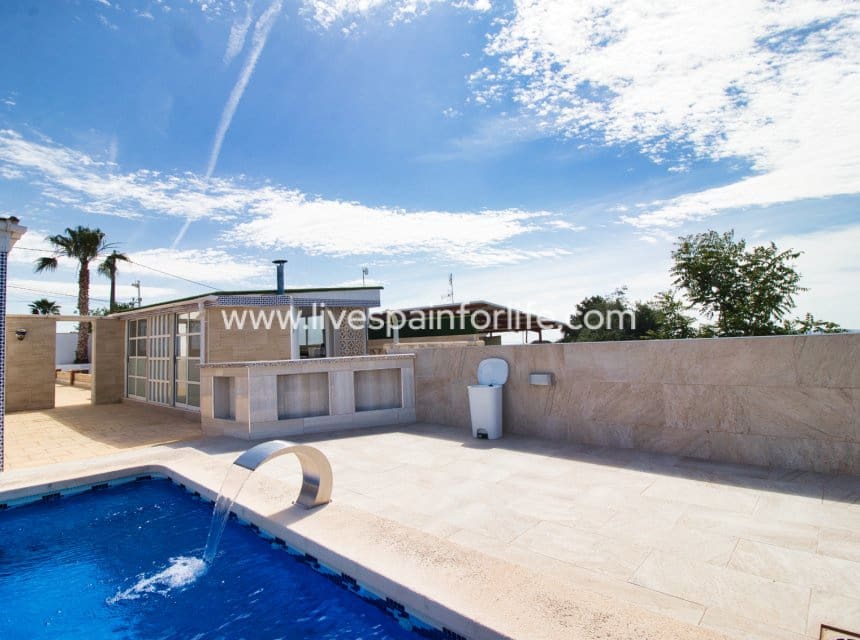 5 chambre Finca/Maison de Campagne à vendre à Albatera avec piscine - 560 000 € (Ref: 10035954)
