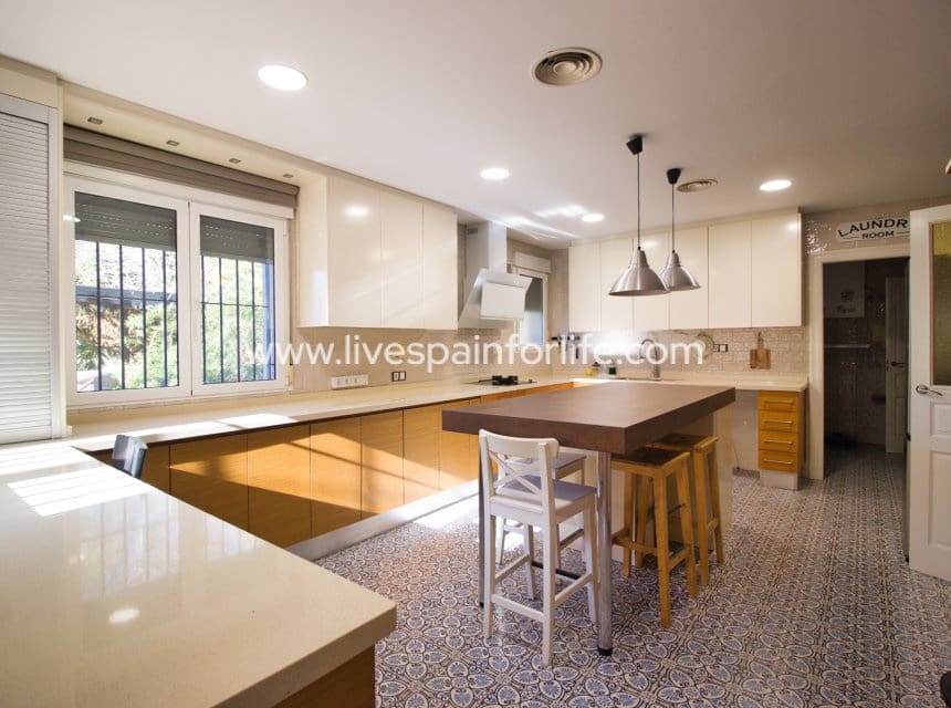 3 makuuhuone Maalaistalo myytävänä paikassa Callosa de Segura mukana uima-altaan - 480 000 € (Ref: 10036211)