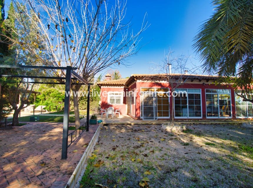3 makuuhuone Maalaistalo myytävänä paikassa Callosa de Segura mukana uima-altaan - 480 000 € (Ref: 10036211)
