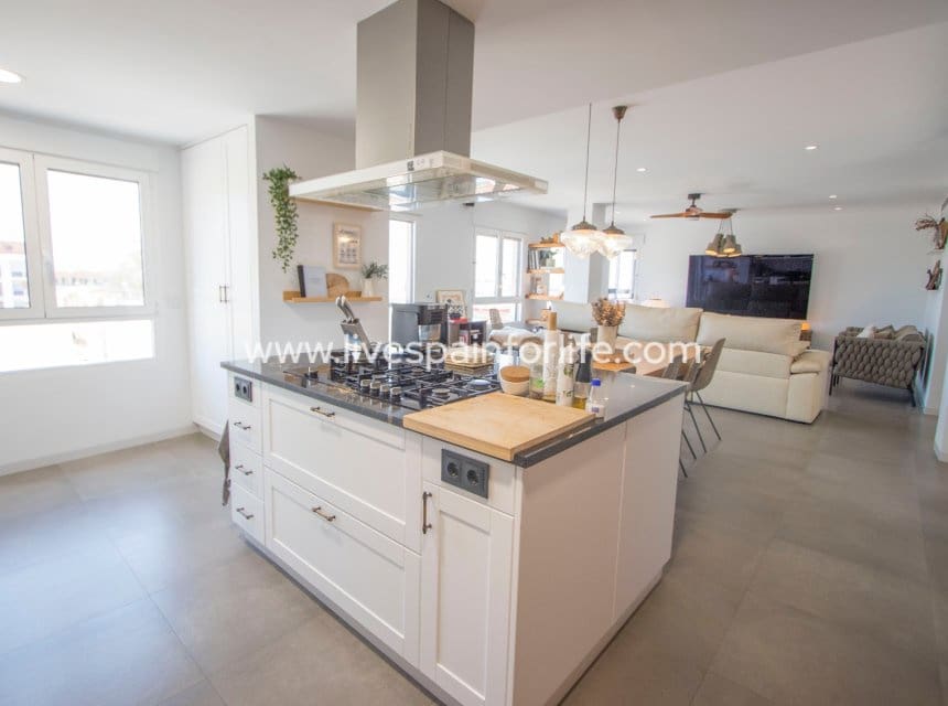 4 quarto Apartamento para venda em Albatera com garagem - 360 000 € (Ref: 10039000)