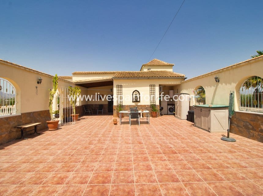 5 Zimmer Finca/Landgut zu verkaufen in Catral mit Pool - 399.000 € (Ref: 10039001)