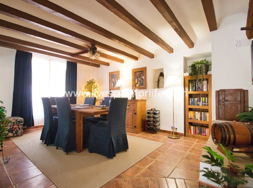 5 soverom Finca/Herregård til salgs i La Romana med svømmebasseng garasje - € 545 000 (Ref: 10039116)