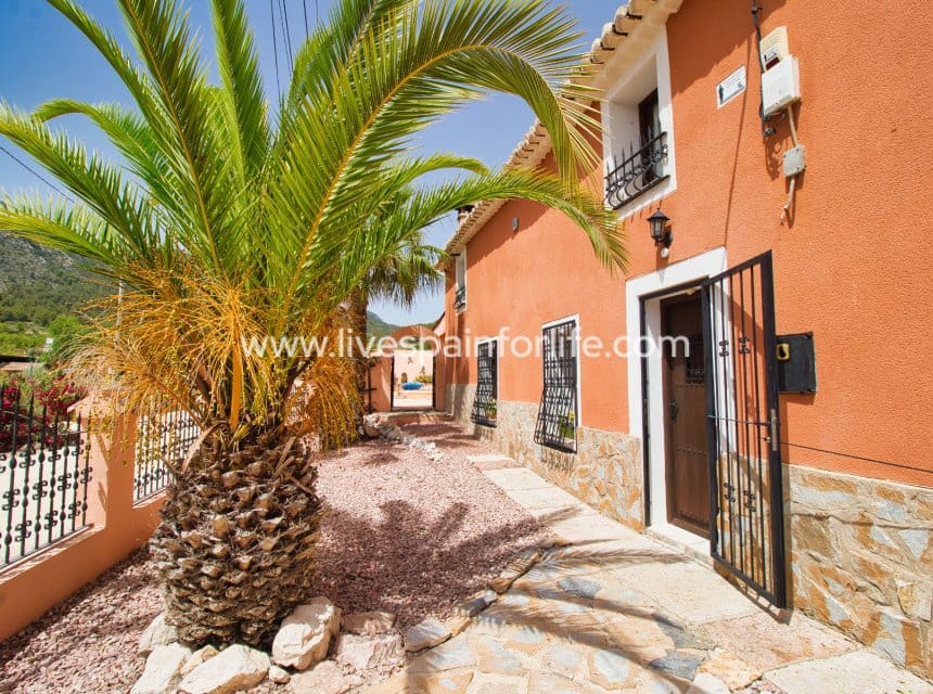 5 soverom Finca/Herregård til salgs i La Romana med svømmebasseng garasje - € 545 000 (Ref: 10039116)