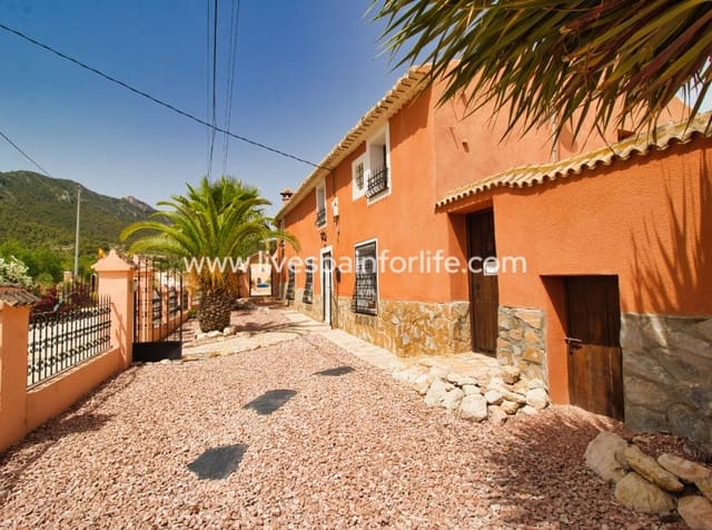 5 soveværelse Finca/Landehus til salg i La Romana med swimmingpool garage - € 545.000 (Ref: 10039116)