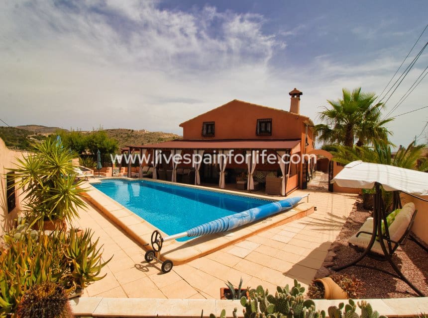 5 soverom Finca/Herregård til salgs i La Romana med svømmebasseng garasje - € 545 000 (Ref: 10039116)