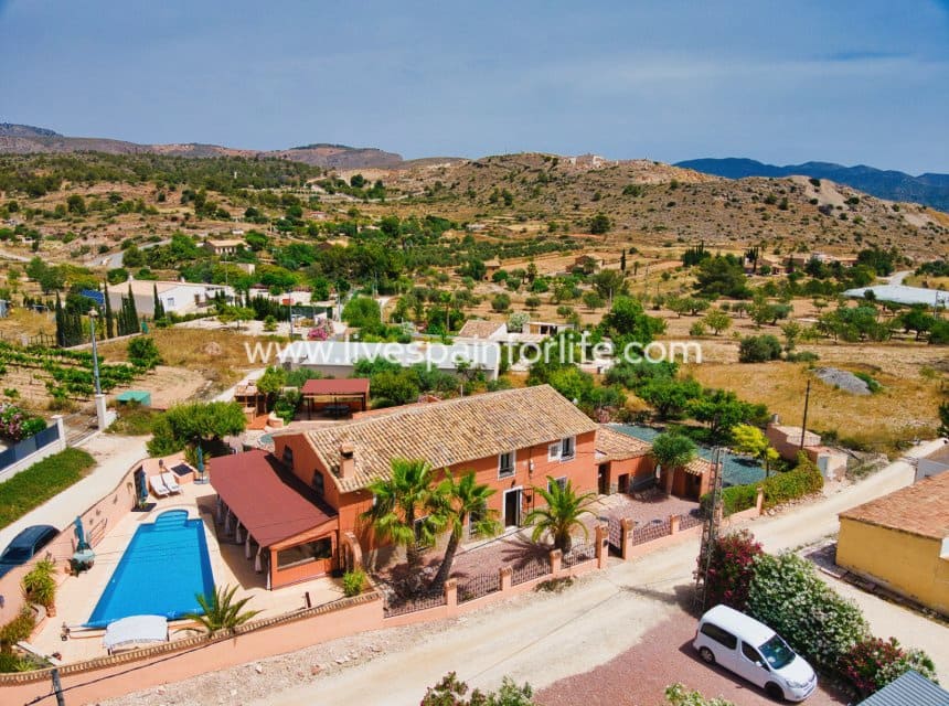 5 soverom Finca/Herregård til salgs i La Romana med svømmebasseng garasje - € 545 000 (Ref: 10039116)