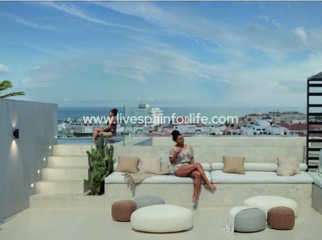 2 bedroom Apartment for sale in Las Piscinas Naturales, Torrevieja with pool - € 538,000 (Ref: 10039118)