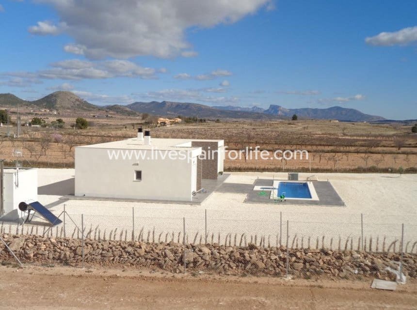 3 bedroom Villa for sale in Pinoso with pool garage - € 398,000 (Ref: 10039124)