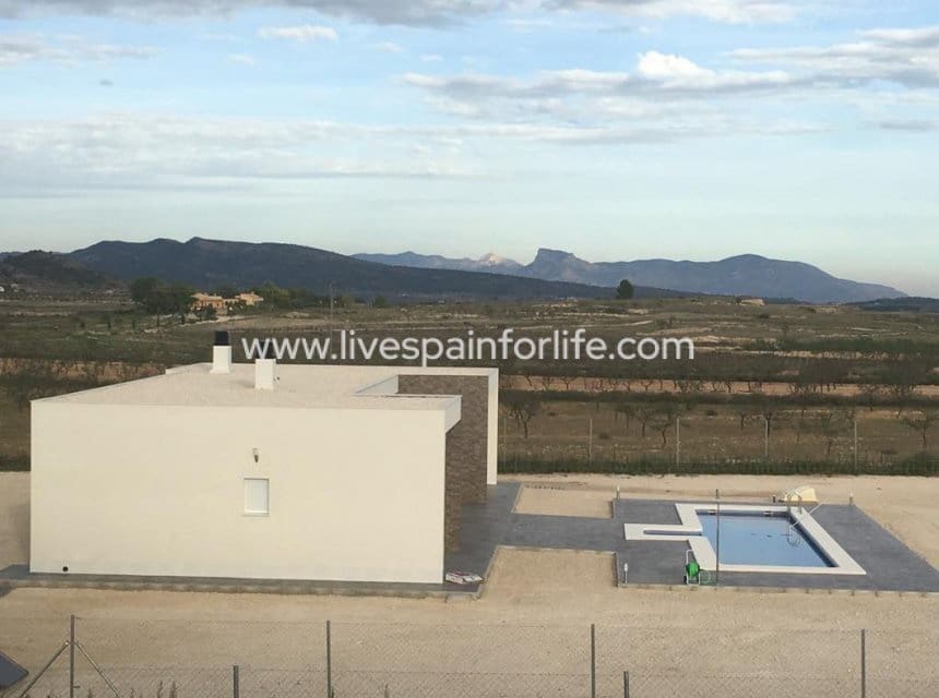 3 bedroom Villa for sale in Pinoso with pool garage - € 398,000 (Ref: 10039124)