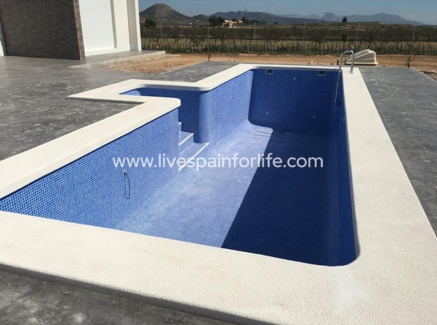 3 bedroom Villa for sale in Pinoso with pool garage - € 398,000 (Ref: 10039124)