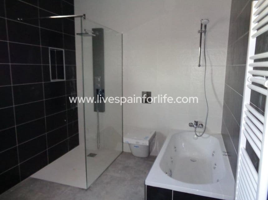 3 bedroom Villa for sale in Pinoso with pool garage - € 398,000 (Ref: 10039124)