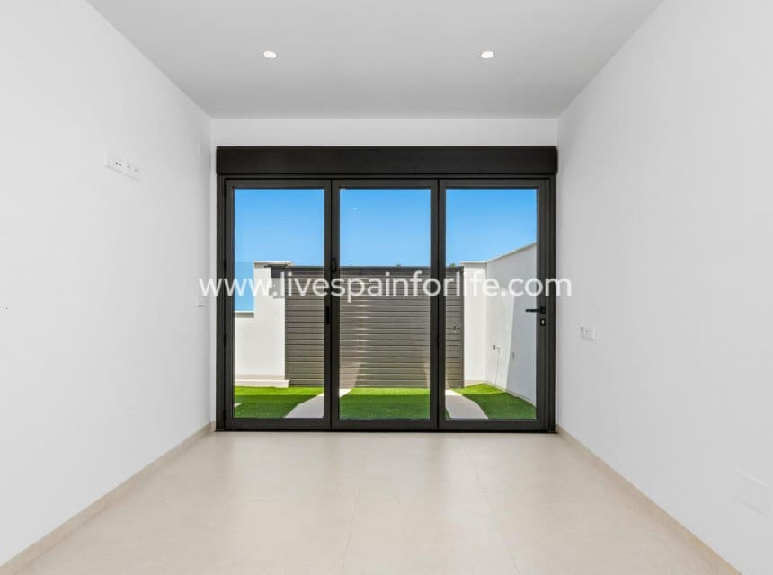 3 chambre Villa/Maison à vendre à Los Alcazares avec piscine garage - 499 900 € (Ref: 10039127)