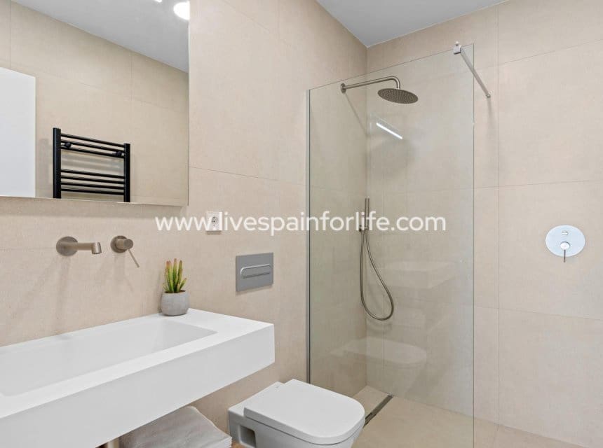 3 chambre Villa/Maison à vendre à Los Alcazares avec piscine garage - 499 900 € (Ref: 10039127)