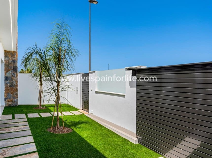 3 chambre Villa/Maison à vendre à Los Alcazares avec piscine garage - 499 900 € (Ref: 10039127)