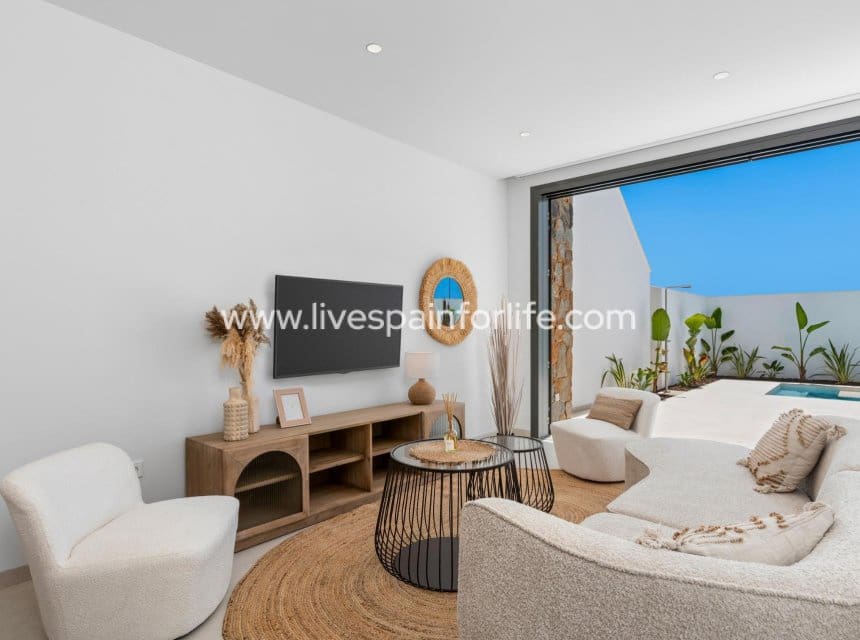 3 chambre Villa/Maison à vendre à Los Alcazares avec piscine garage - 499 900 € (Ref: 10039127)