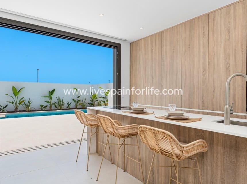3 chambre Villa/Maison à vendre à Los Alcazares avec piscine garage - 499 900 € (Ref: 10039127)