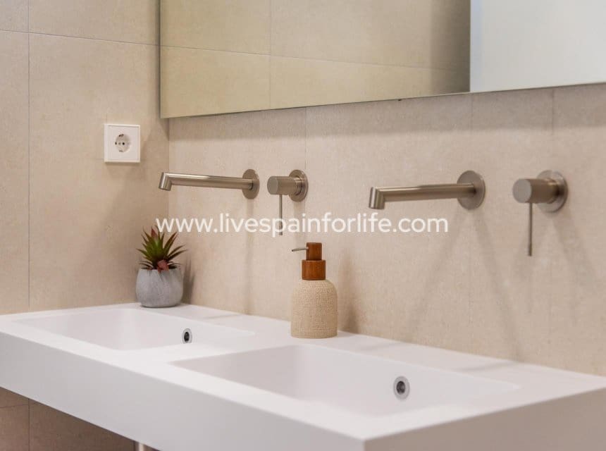 3 chambre Villa/Maison à vendre à Los Alcazares avec piscine garage - 499 900 € (Ref: 10039127)