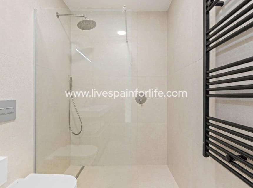 3 chambre Villa/Maison à vendre à Los Alcazares avec piscine garage - 499 900 € (Ref: 10039127)