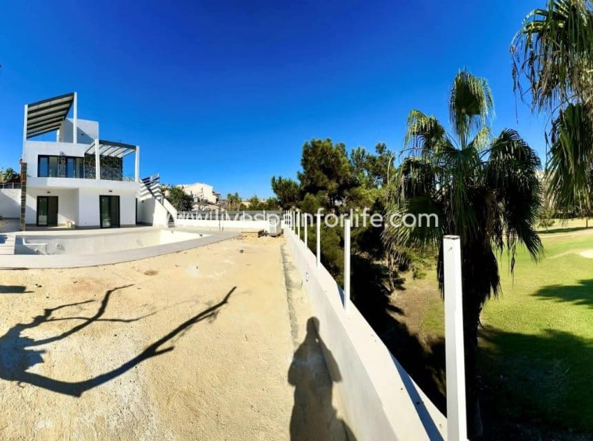 3 bedroom Villa for sale in Rojales with pool - € 852,000 (Ref: 10039129)