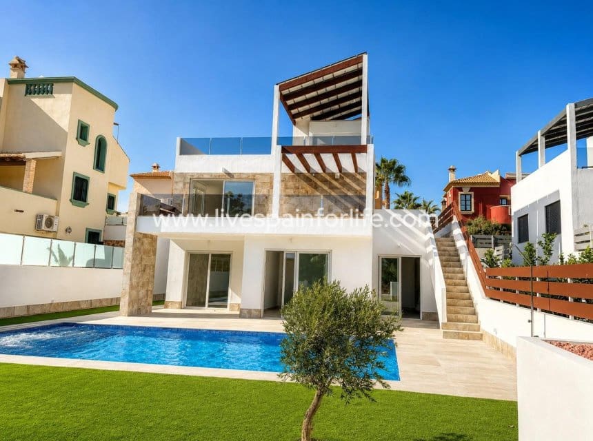 3 bedroom Villa for sale in Rojales with pool - € 852,000 (Ref: 10039129)