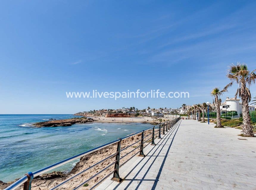 3 bedroom Villa for sale in La Zenia with pool garage - € 890,000 (Ref: 10039130)