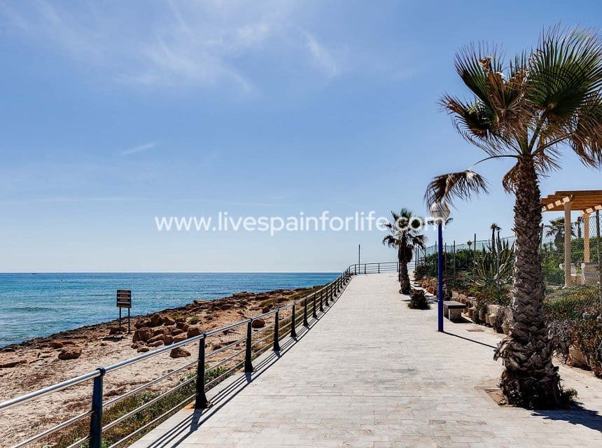 3 bedroom Villa for sale in La Zenia with pool garage - € 890,000 (Ref: 10039130)