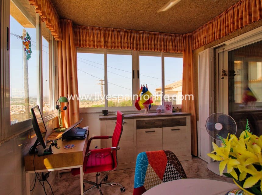 3 makuuhuone Huvila myytävänä paikassa Ciudad Quesada mukana uima-altaan - 325 000 € (Ref: 10041438)