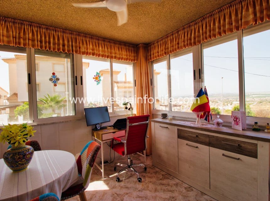 3 makuuhuone Huvila myytävänä paikassa Ciudad Quesada mukana uima-altaan - 325 000 € (Ref: 10041438)