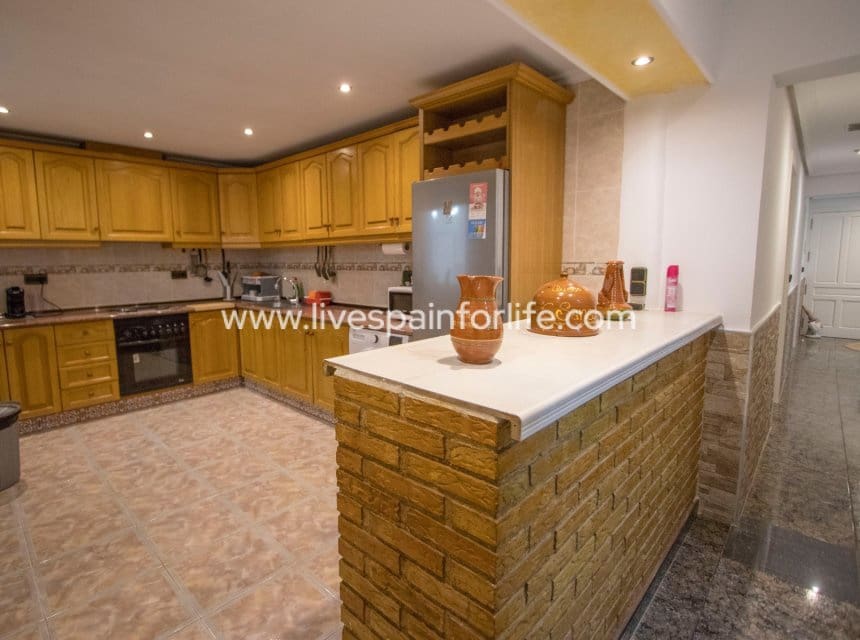 5 slaapkamer Bedrijf te koop in Albatera met zwembad garage - € 320.000 (Ref: 10041801)