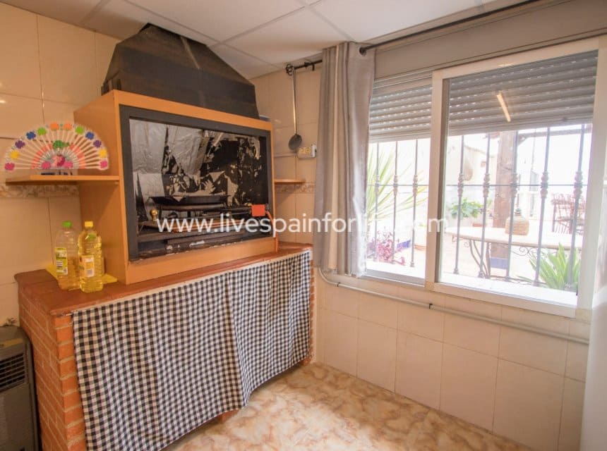 5 slaapkamer Bedrijf te koop in Albatera met zwembad garage - € 320.000 (Ref: 10041801)