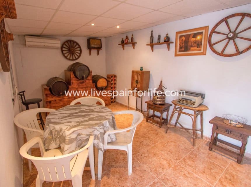 5 slaapkamer Bedrijf te koop in Albatera met zwembad garage - € 320.000 (Ref: 10041801)